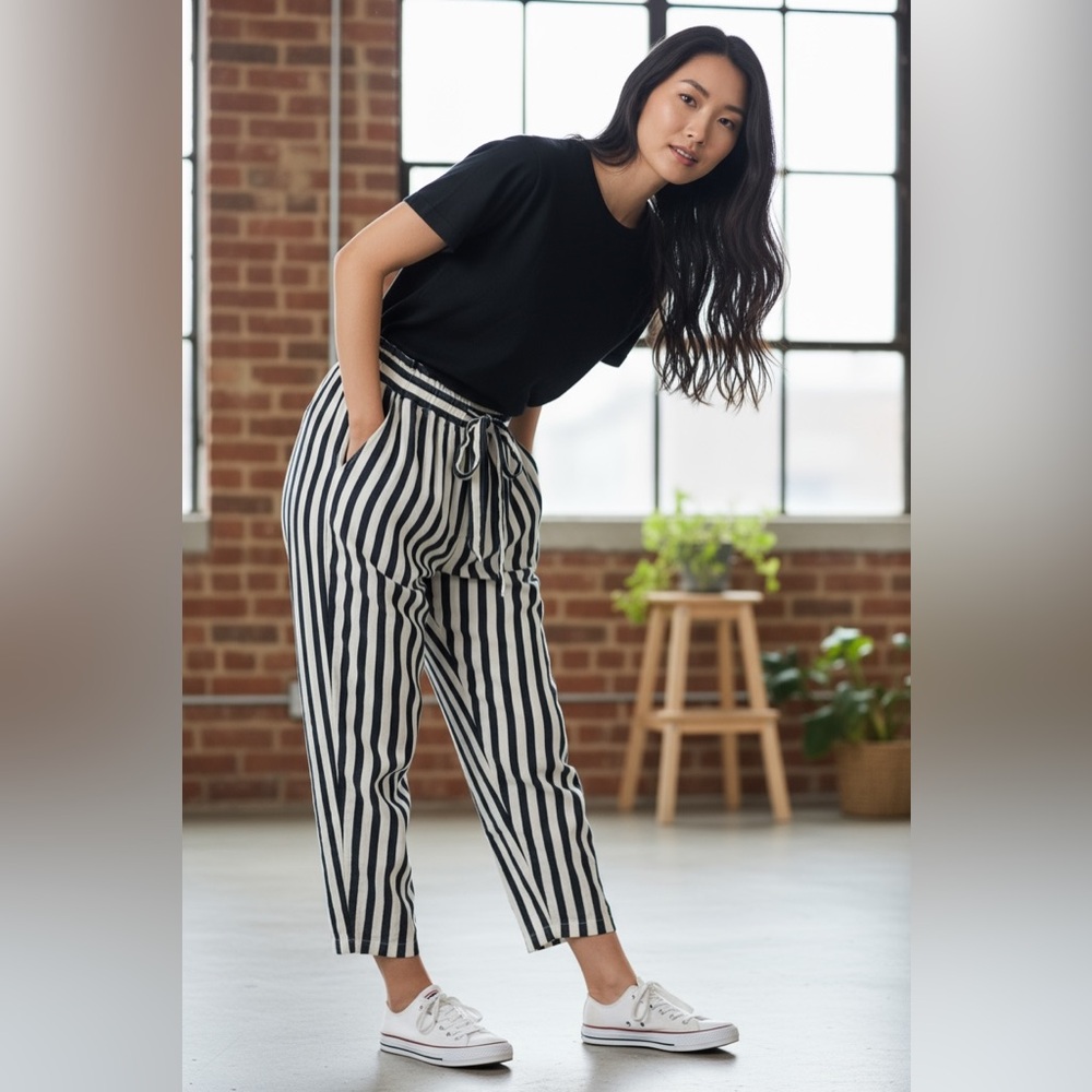 ZARA Navy White Striped Paperbag Waist Pants Size 8